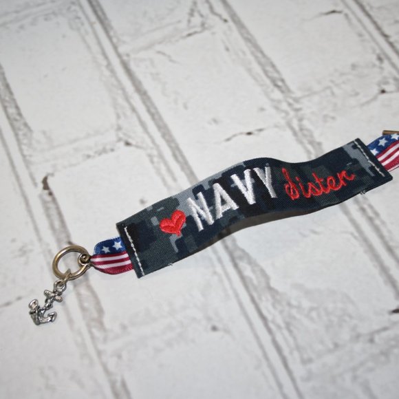 Beautiful NAVY SISTER Toggle bracelet 7" - Picture 2 of 4